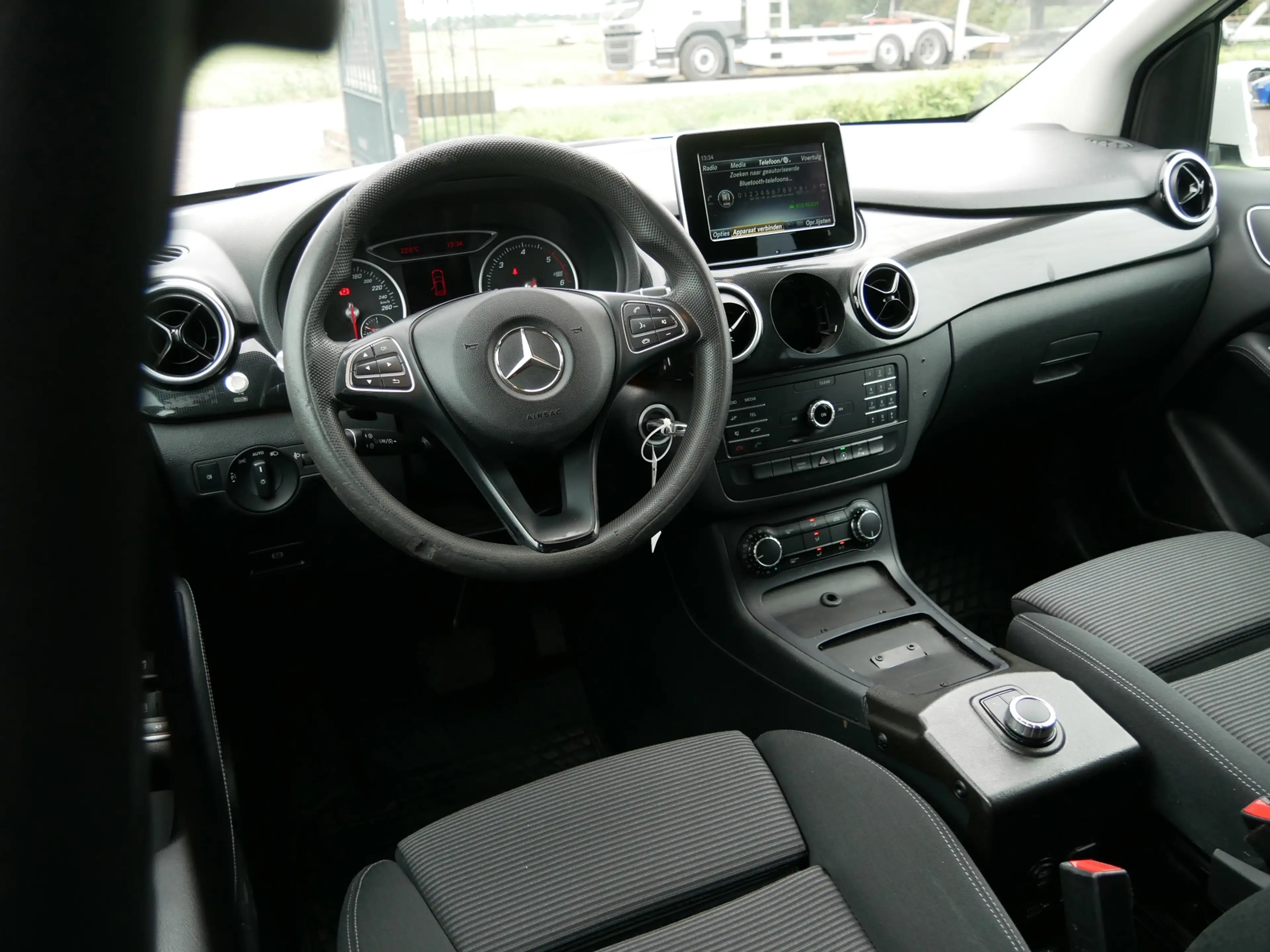 Mercedes-Benz B 220 d AUT. AC | EX POLICE MARGE CAR — photo 12