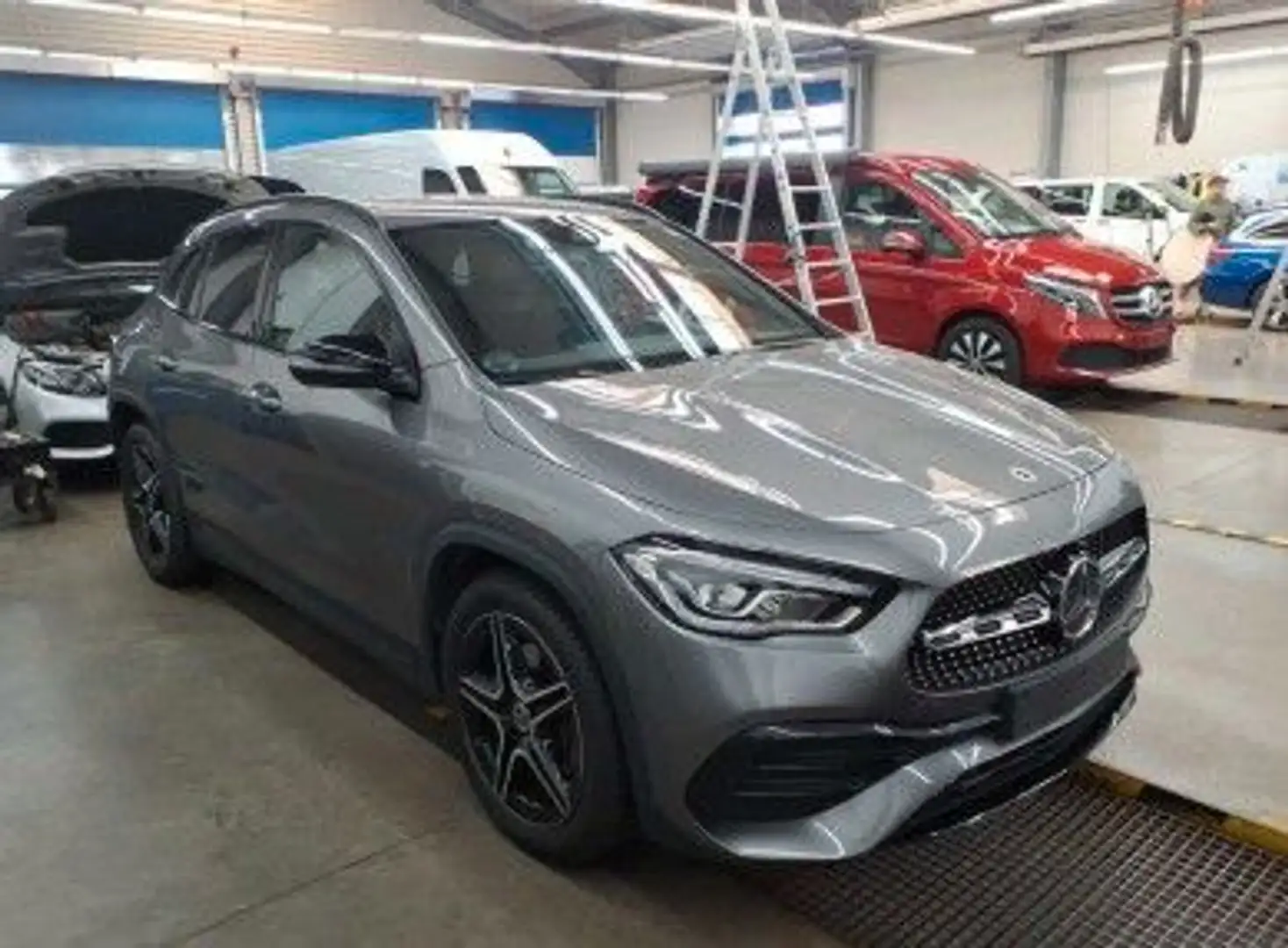 Mercedes-Benz GLA 200 AMG LINE LED*WIDE*AMBIENT*RÜCKKAM*19Z Gris - 2