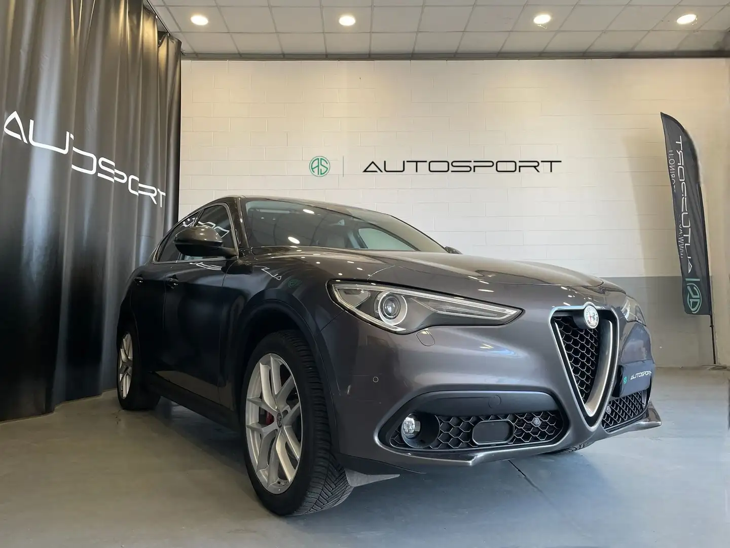 Alfa Romeo Stelvio 2.2 Turbodiesel 210 CV AT8 Q4 Executive Grigio - 1