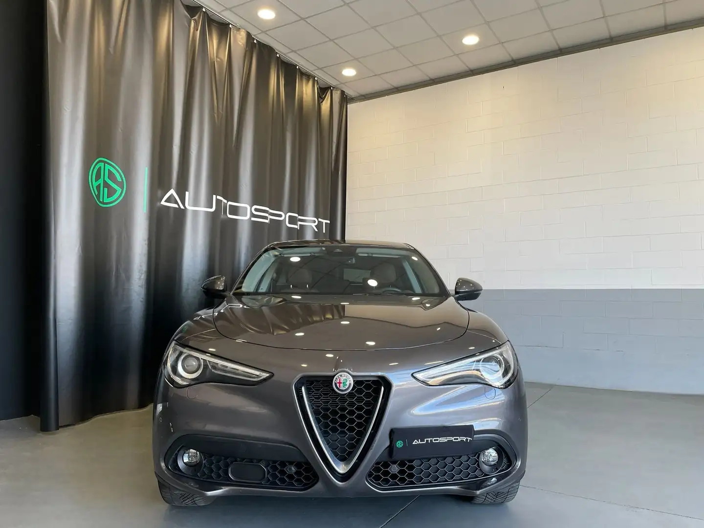 Alfa Romeo Stelvio 2.2 Turbodiesel 210 CV AT8 Q4 Executive Grigio - 2
