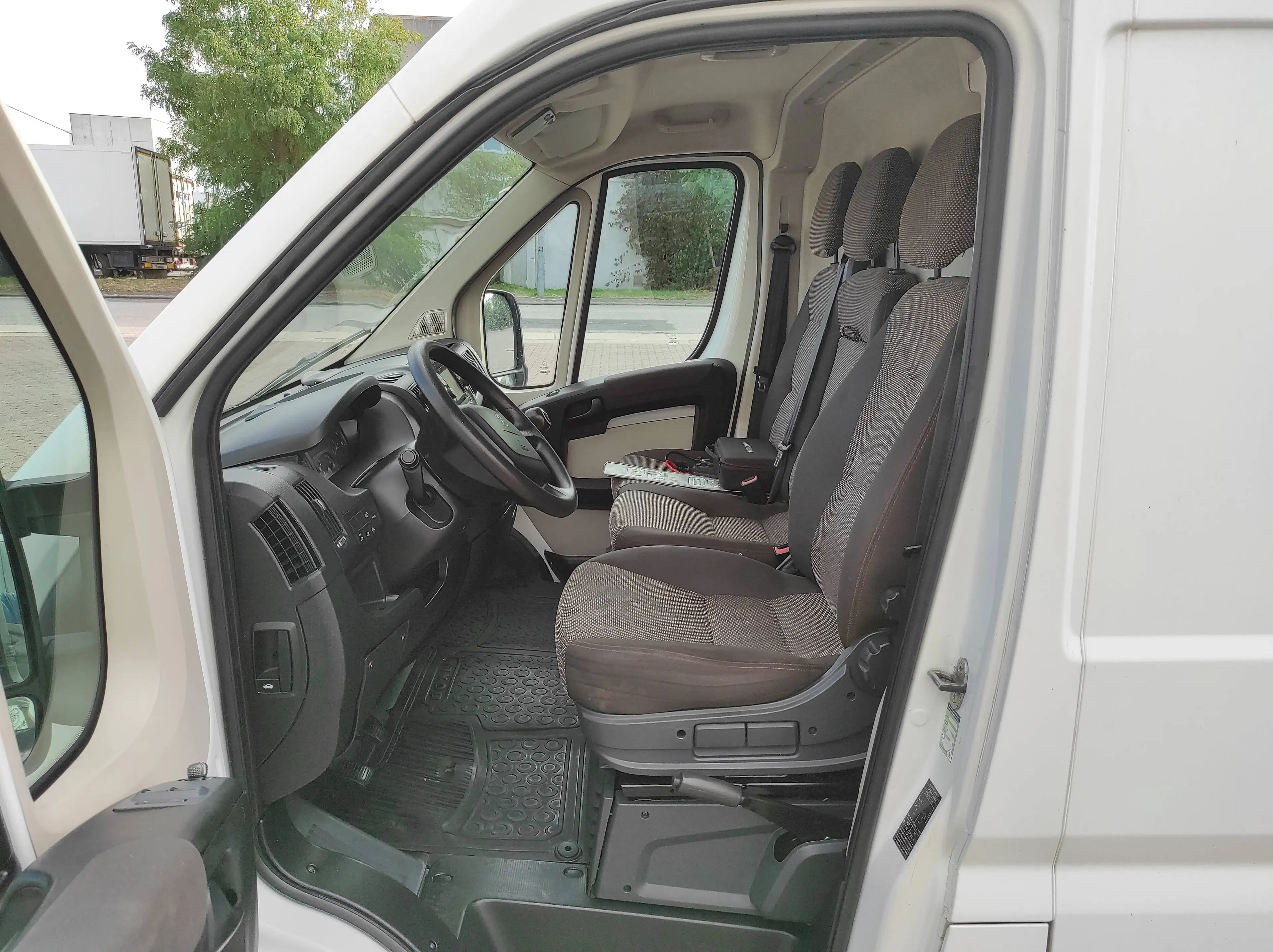 Peugeot Boxer 2.0 EURO-6 KLIMA NAVI *ZAHNRIEMEN NEU* 333 L2H2 Pro Avantage Edition BlueHDi 130 Stop — photo 9