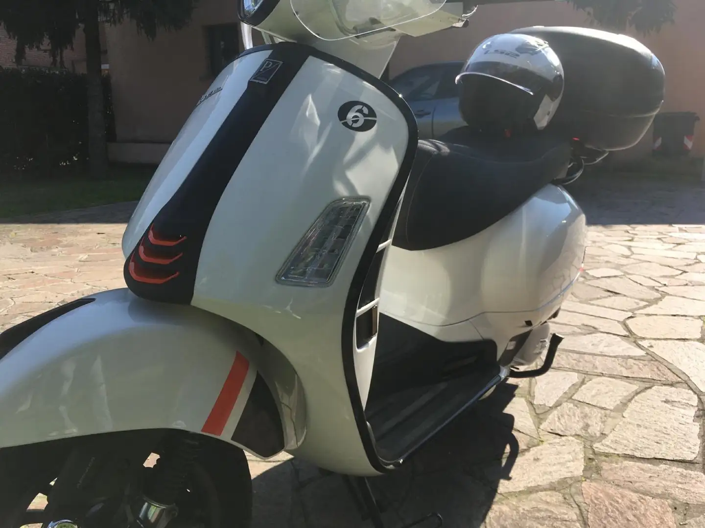 Piaggio GTS 125 sport Blanc - 1