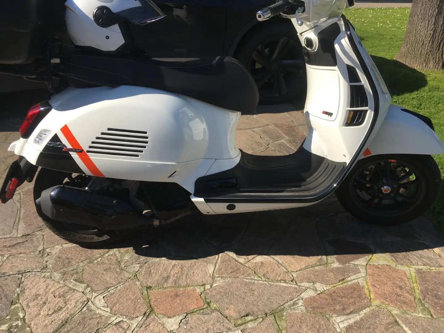 Piaggio GTS 125 sport Blanc - 2