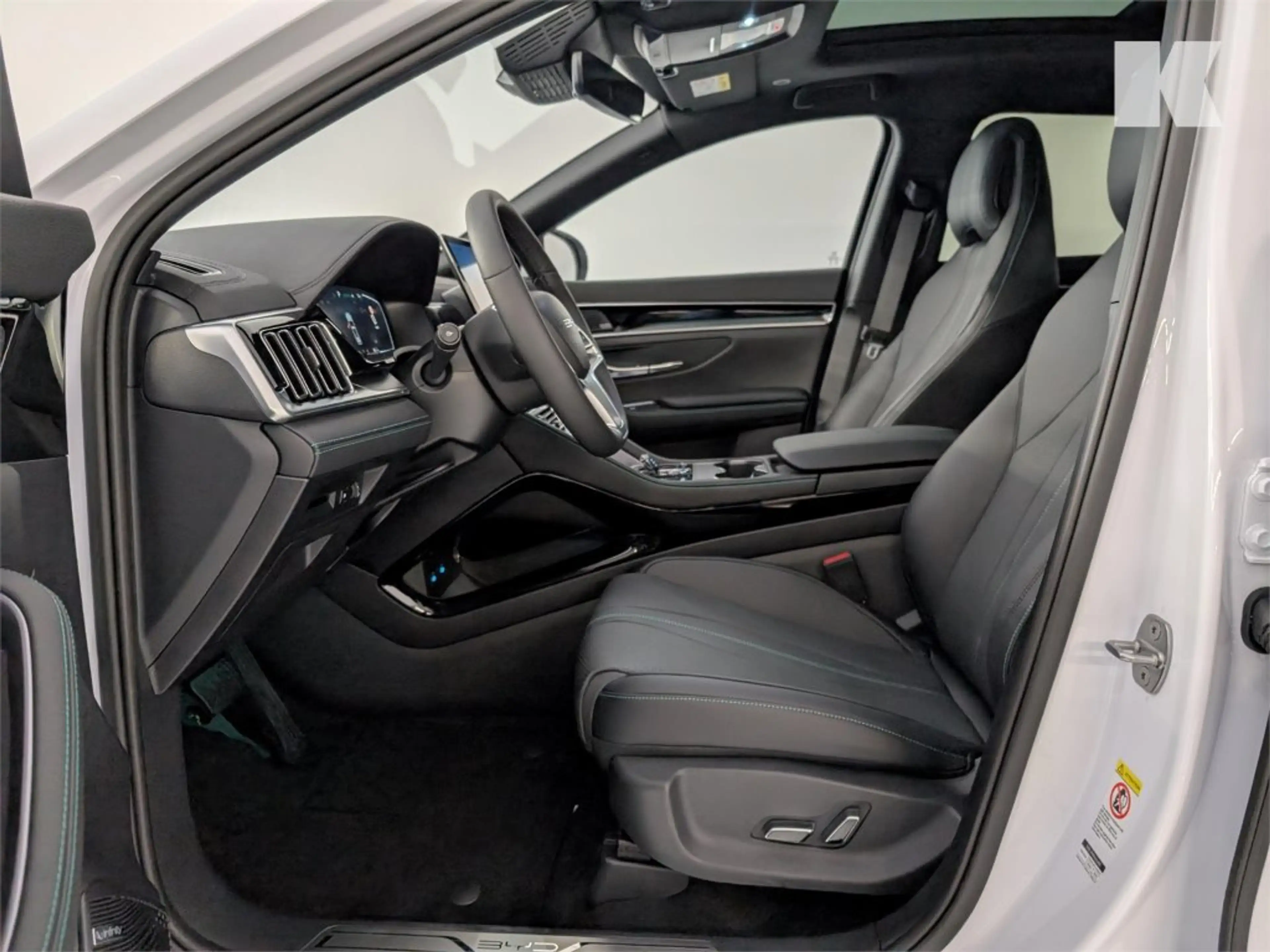 BYD Seal U DM-i PHEV 18,3kWh AWD Design Österreich Pak — photo 9