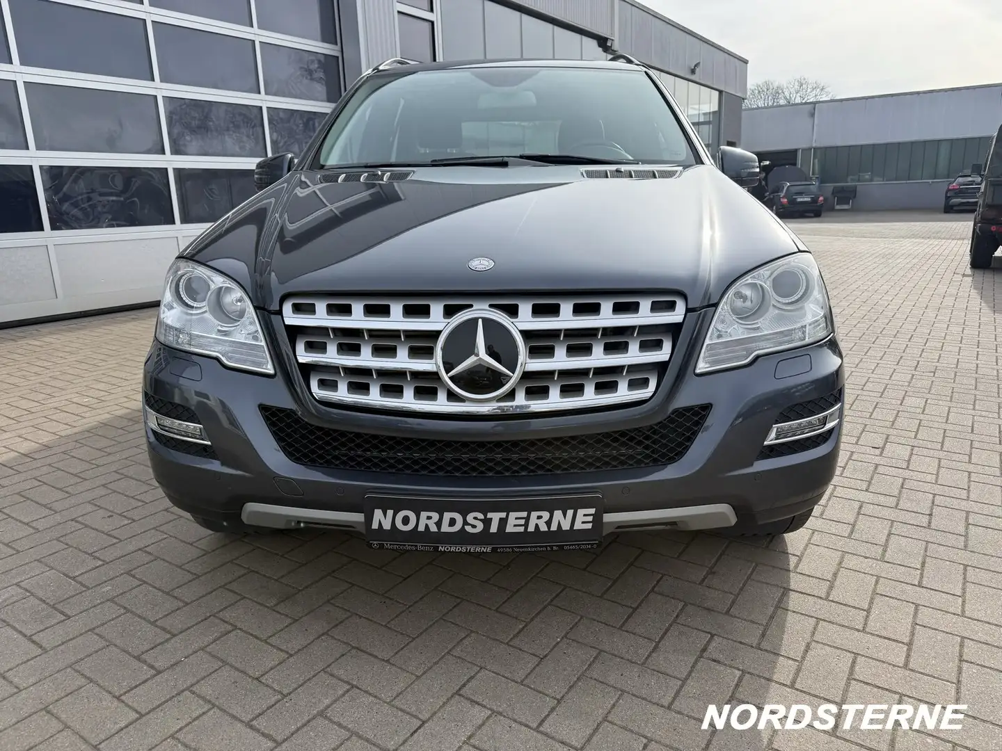 Mercedes-Benz ML 300 ML 300 CDI 4M BiXenon Distronic AHK SHD Comand Gris - 2