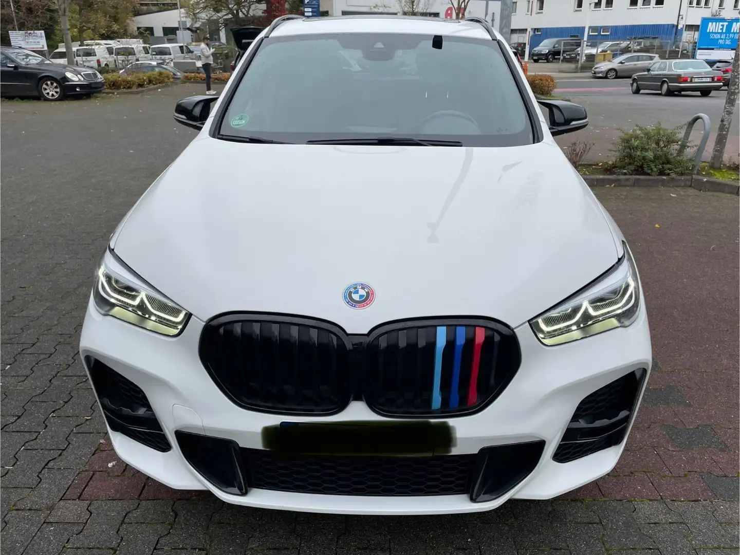 BMW X1 xDrive 20 d M Sport Navi Pano LED DAB 8-fach Weiß - 2