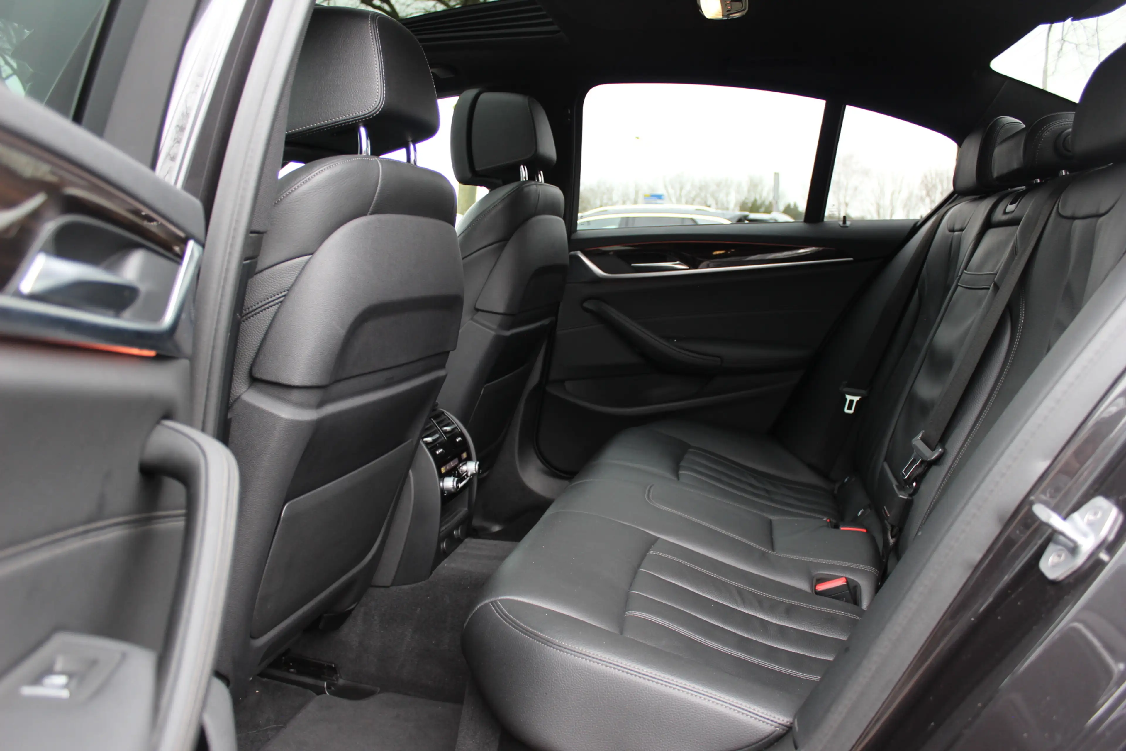 BMW 540 5-serie 540i High Exe. M Sport / Trekhaak / Schuif — photo 11