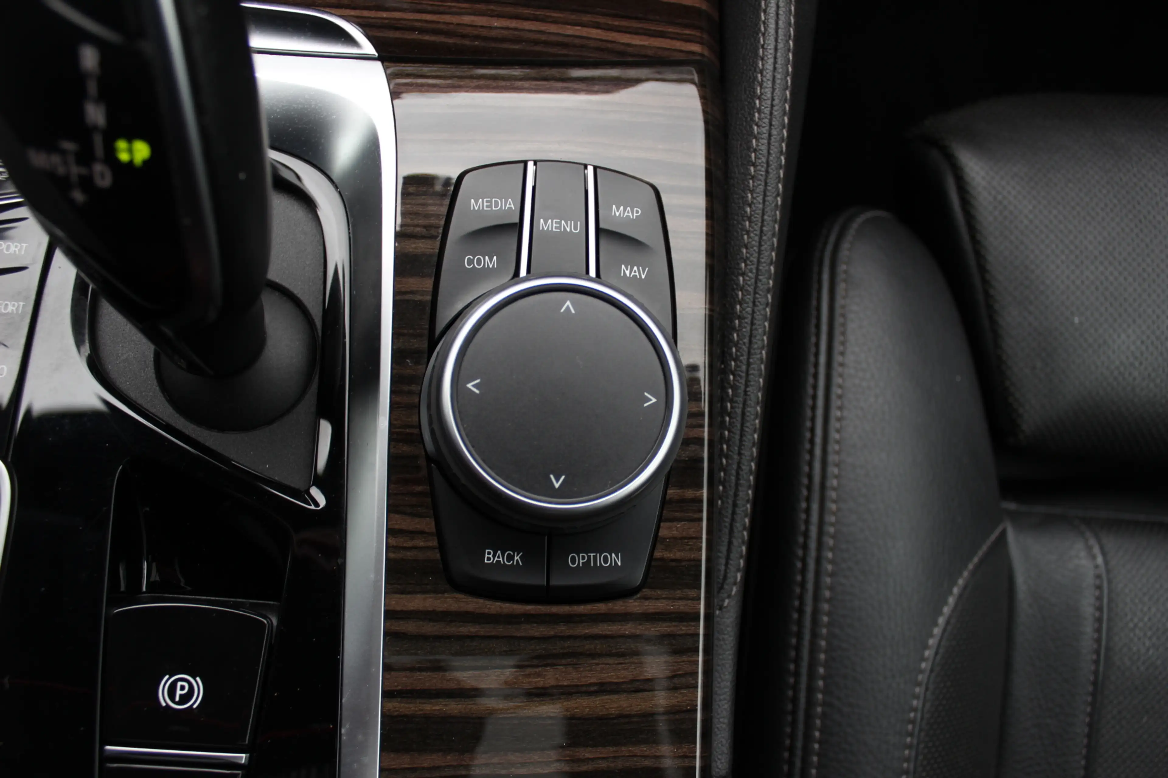 BMW 540 5-serie 540i High Exe. M Sport / Trekhaak / Schuif — photo 32