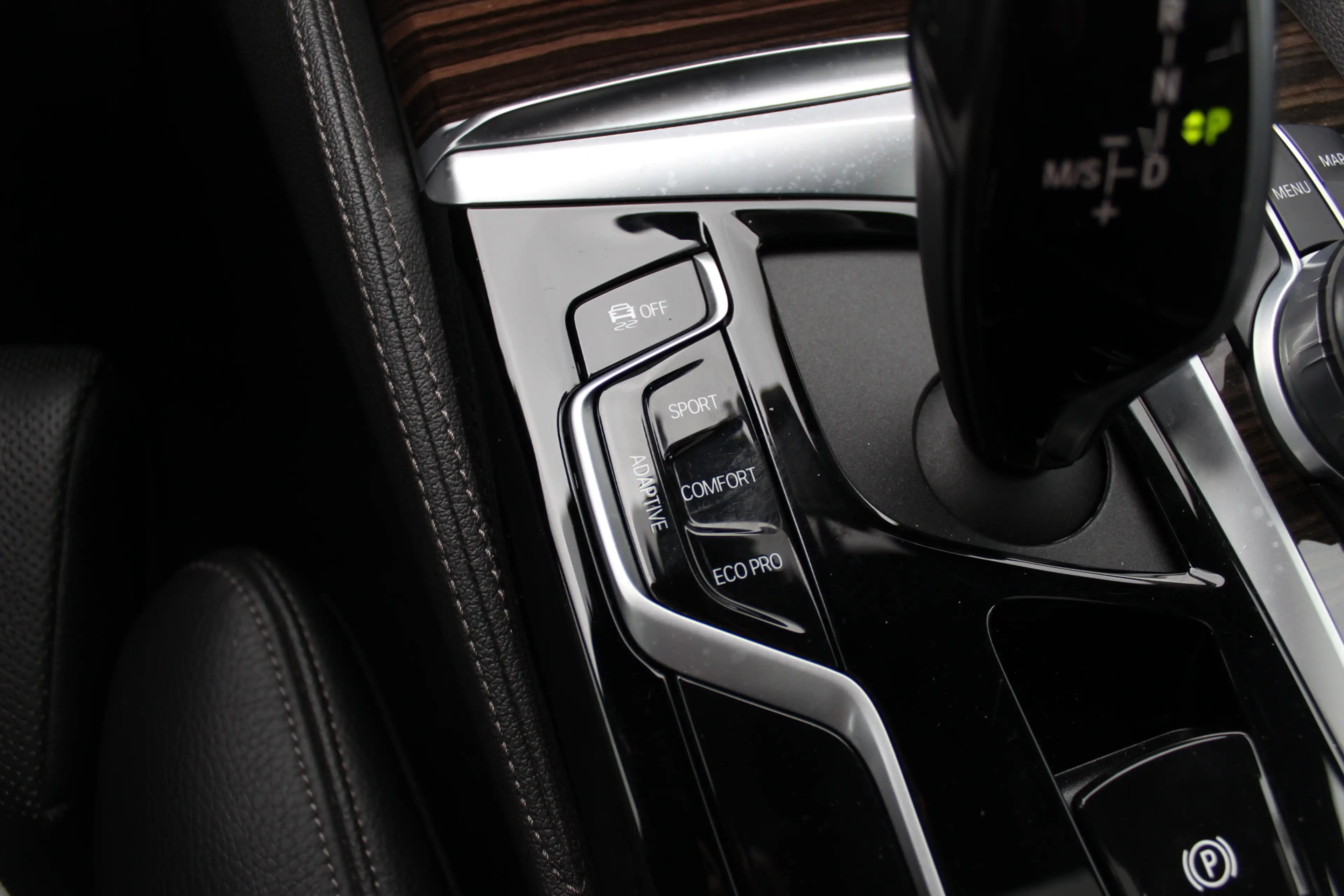 BMW 540 5-serie 540i High Exe. M Sport / Trekhaak / Schuif — photo 31