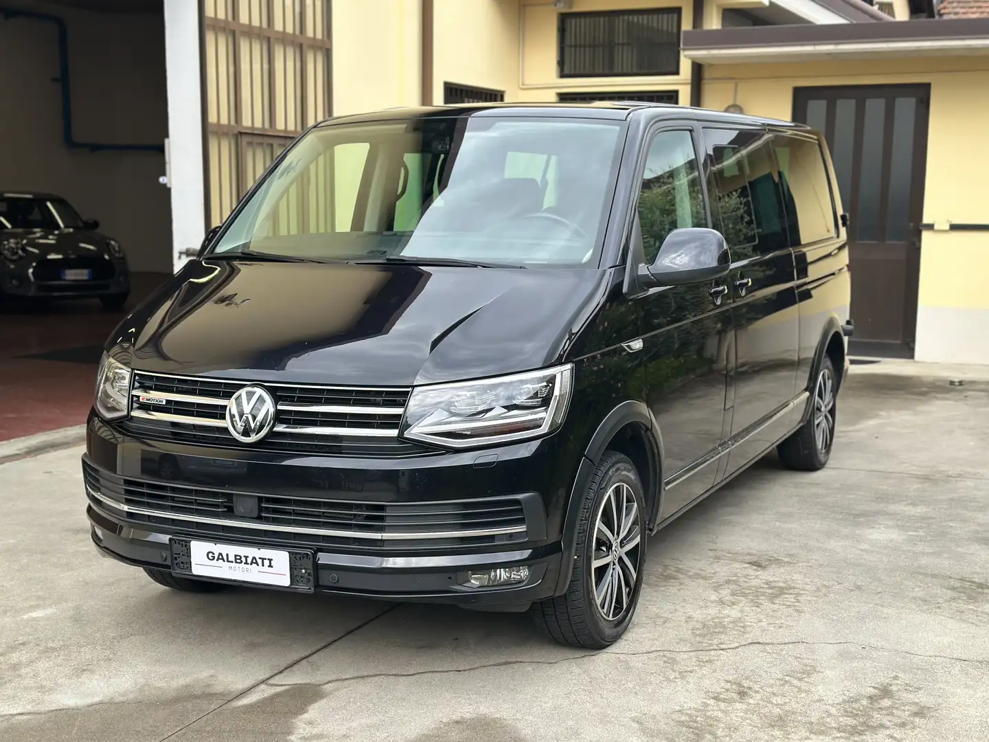 Volkswagen T6 Caravelle 8 POSTI - EURO 6 - GANCIO TRAINO - 4MOTION Nero - 1