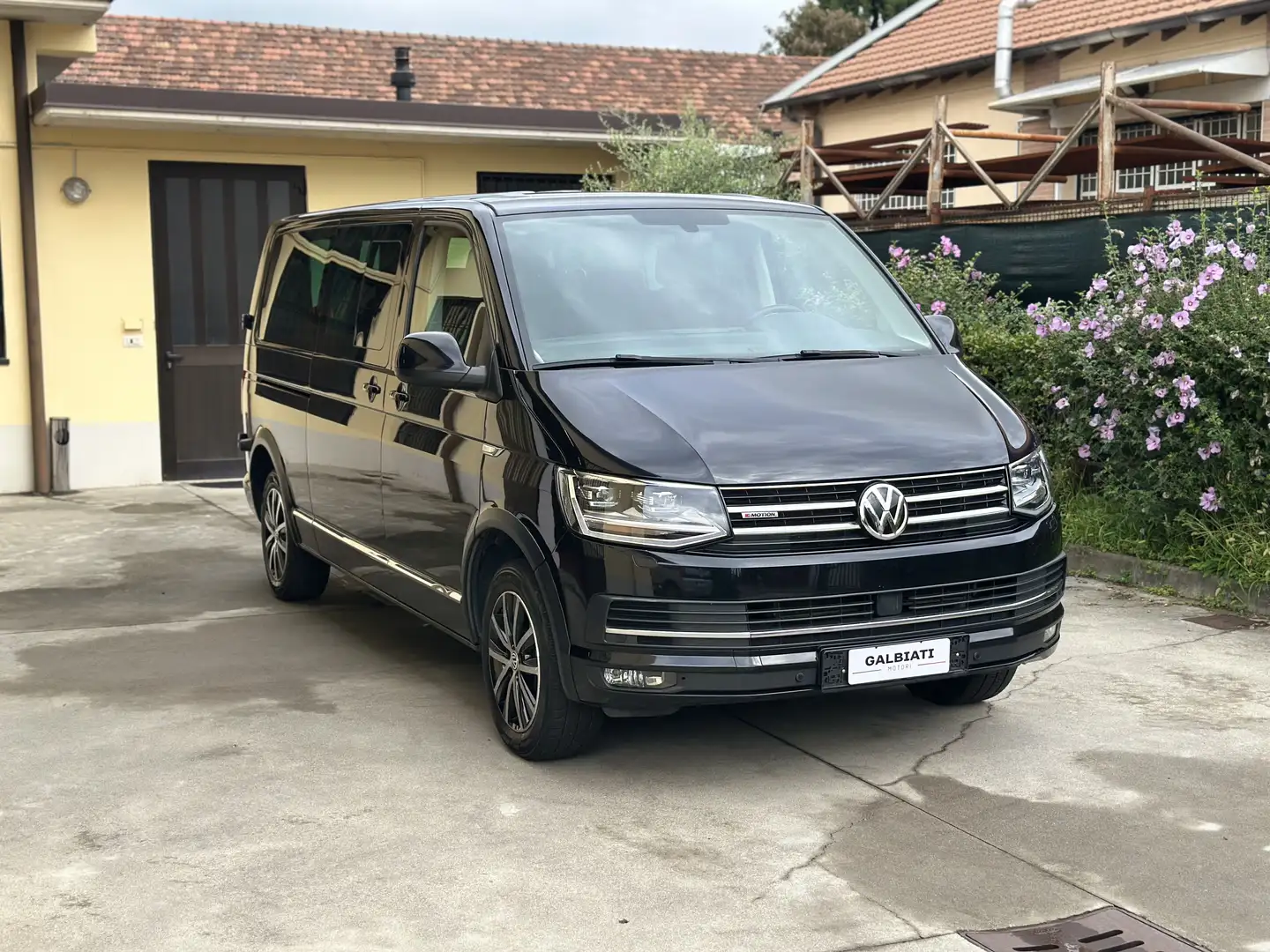 Volkswagen T6 Caravelle 8 POSTI - EURO 6 - GANCIO TRAINO - 4MOTION Nero - 2