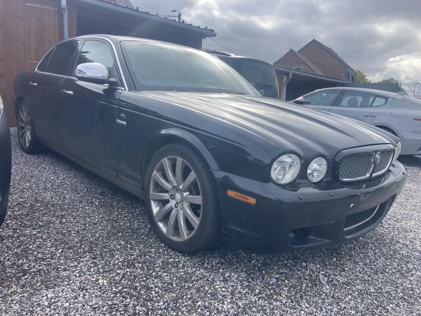 Jaguar XJ Noir - 1