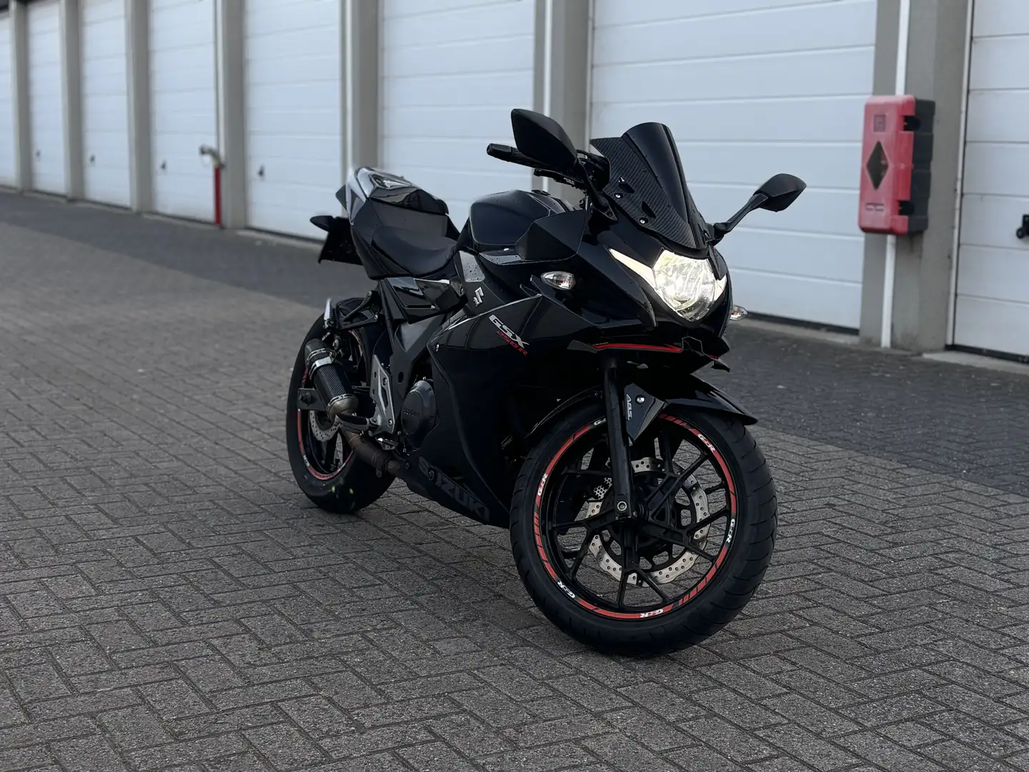 Suzuki GSX 250 R Noir - 1
