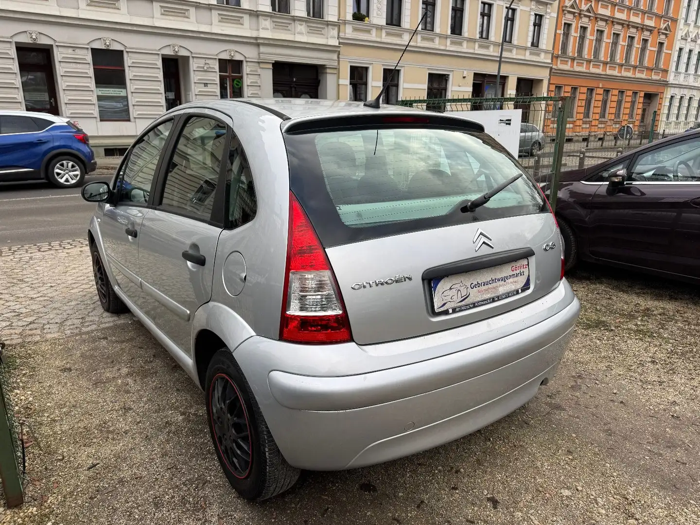 Citroen C3 1.4 Confort 1-Hand Scheckheft Klima TÜV neu Grau - 2