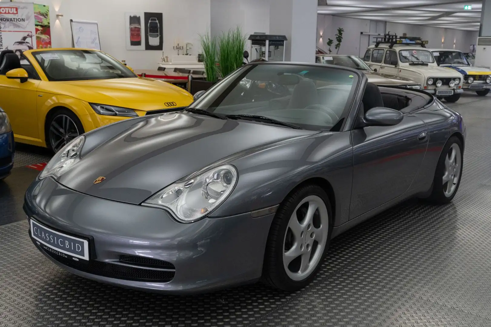 Porsche 996 Carrera 4 Cabriolet Gris - 1