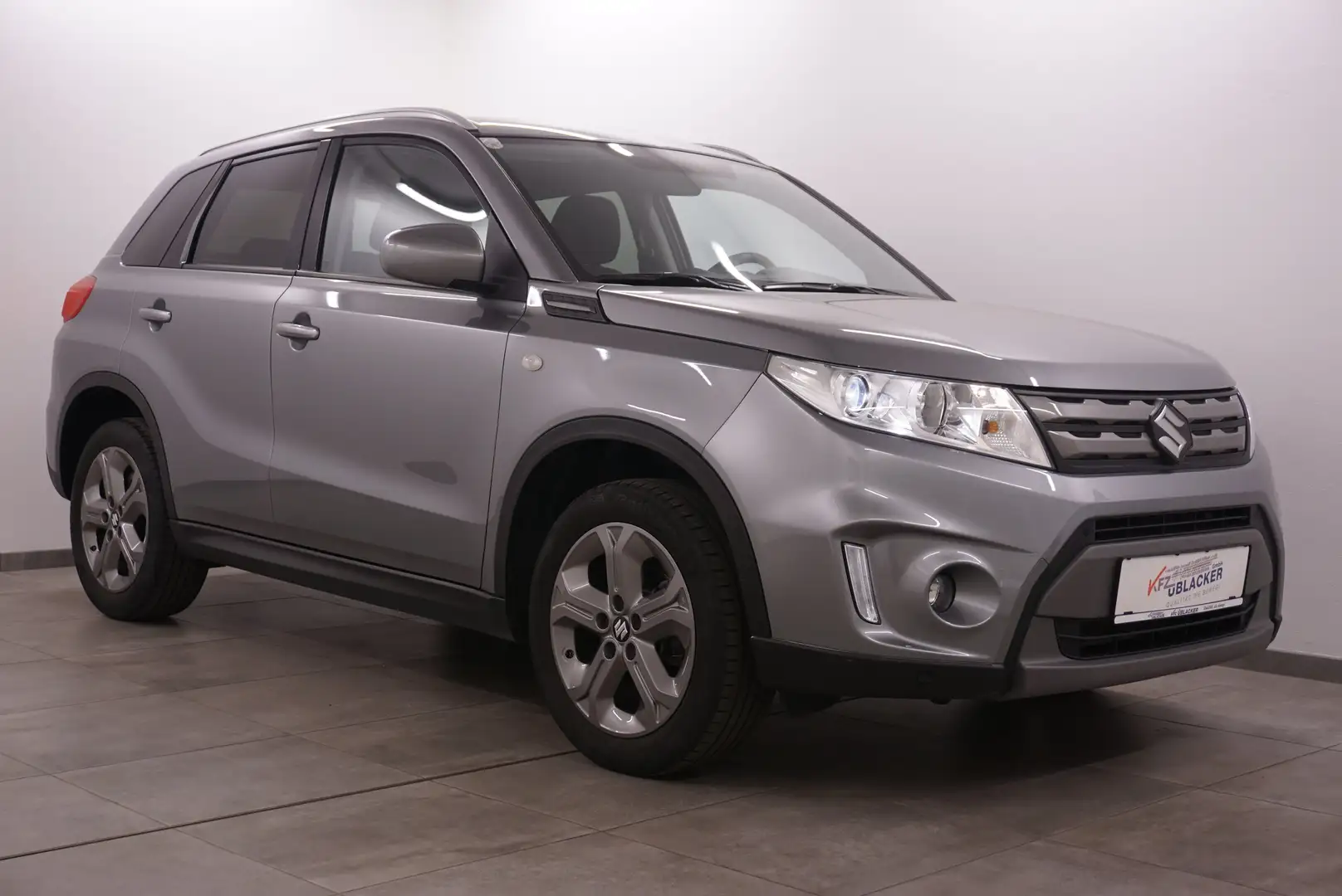 Suzuki Vitara 1.6 Comfort 4x4 // Anhängervorr. // Automatik Schwarz - 1