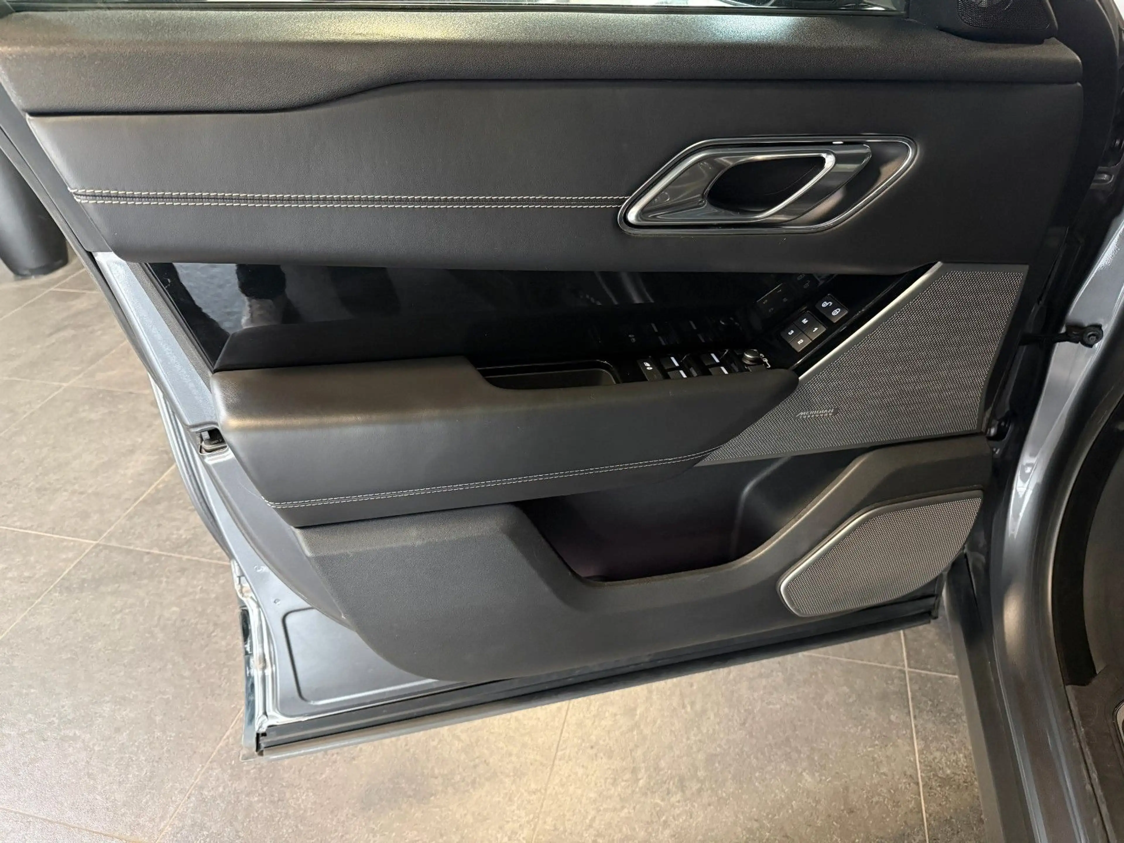 Land Rover Range Rover Velar R-Dynamic HSE/Pano-Stand-Hzg — photo 9