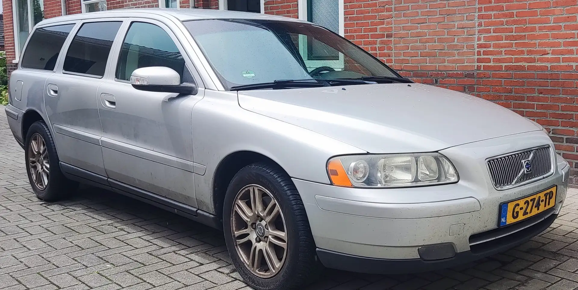 Volvo V70 V70 2.4 CNG Edition Šedá - 1