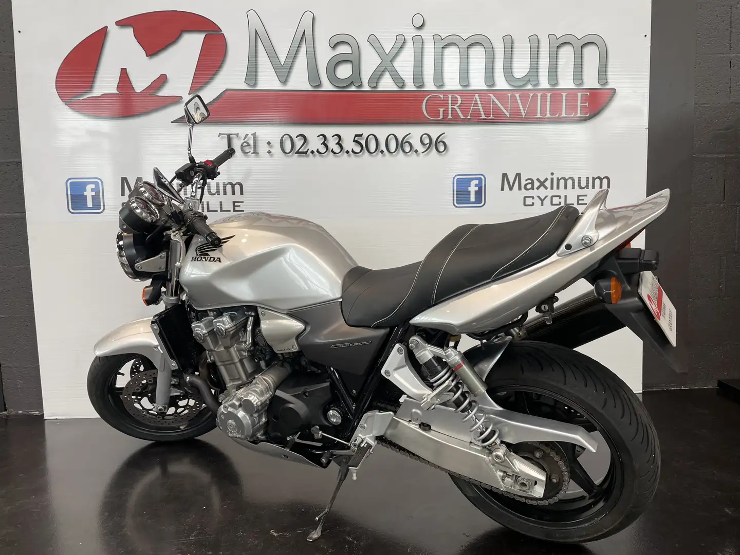 Honda CB 1300 Gris - 2