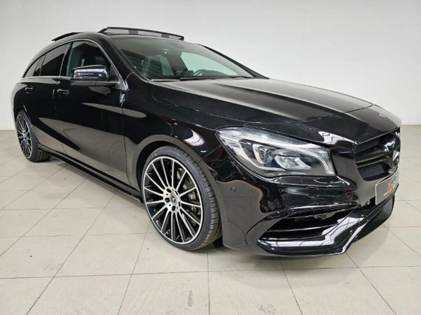 Mercedes-Benz CLA 45 AMG 4-Matic Zwart - 2
