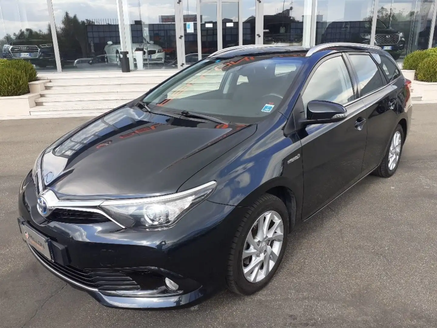 Toyota Auris Touring Sports 1.8 Hybrid 1°PROP - GARANZIA - KM Nero - 2