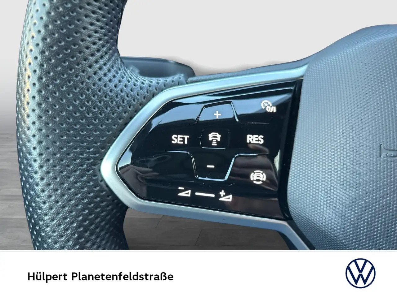 Volkswagen T-Roc 1.0 R-LINE CAM ACC NAVI LM17 LED+ CARPLAY 16