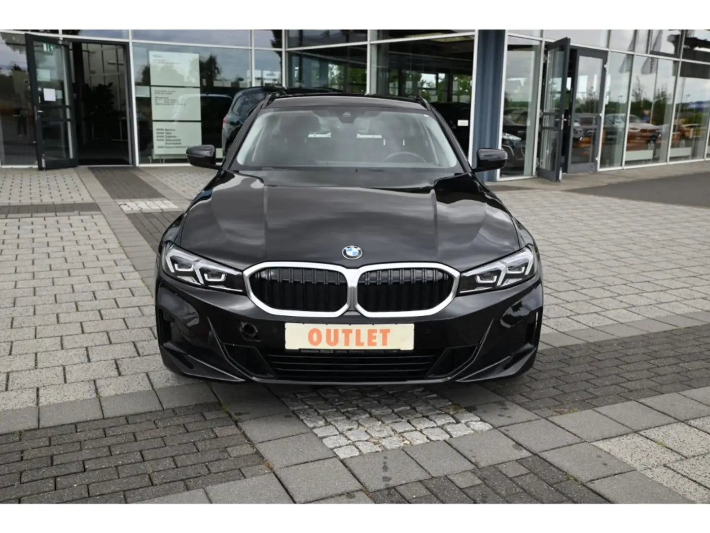 BMW 318 d Touring AHK-klappbar Navi LED SHz Apple CP Schwarz - 2