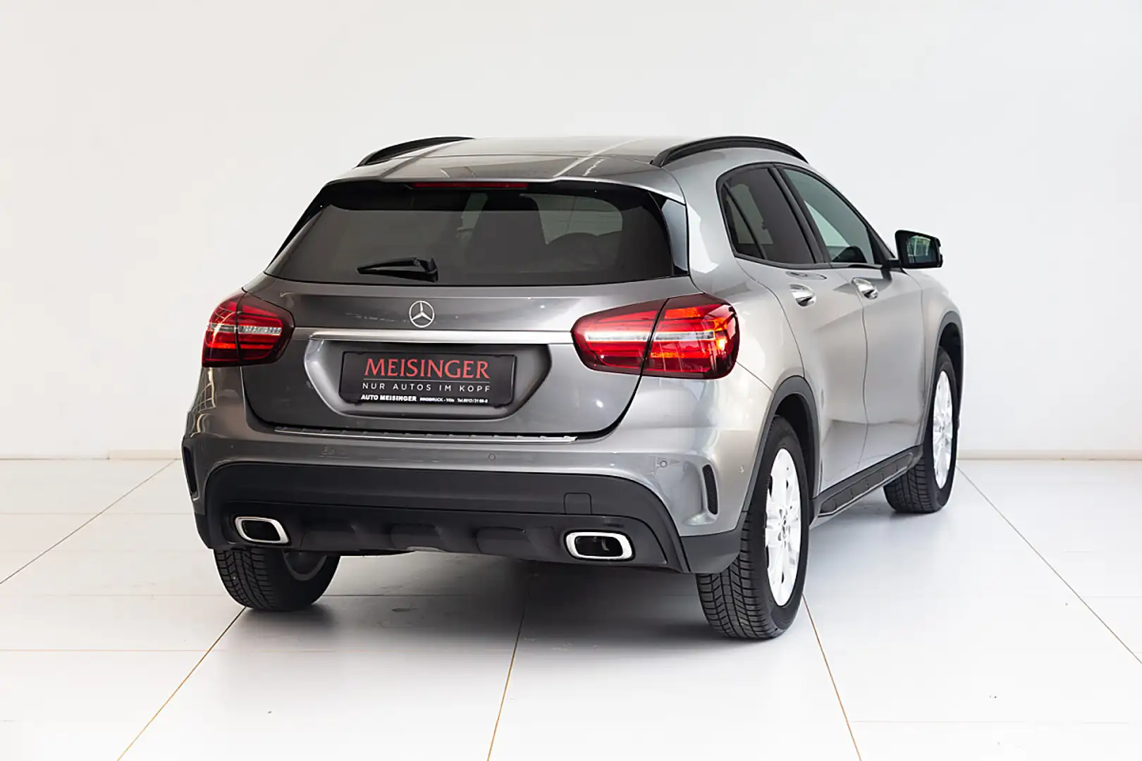 Mercedes-Benz GLA 180 Grau - 2