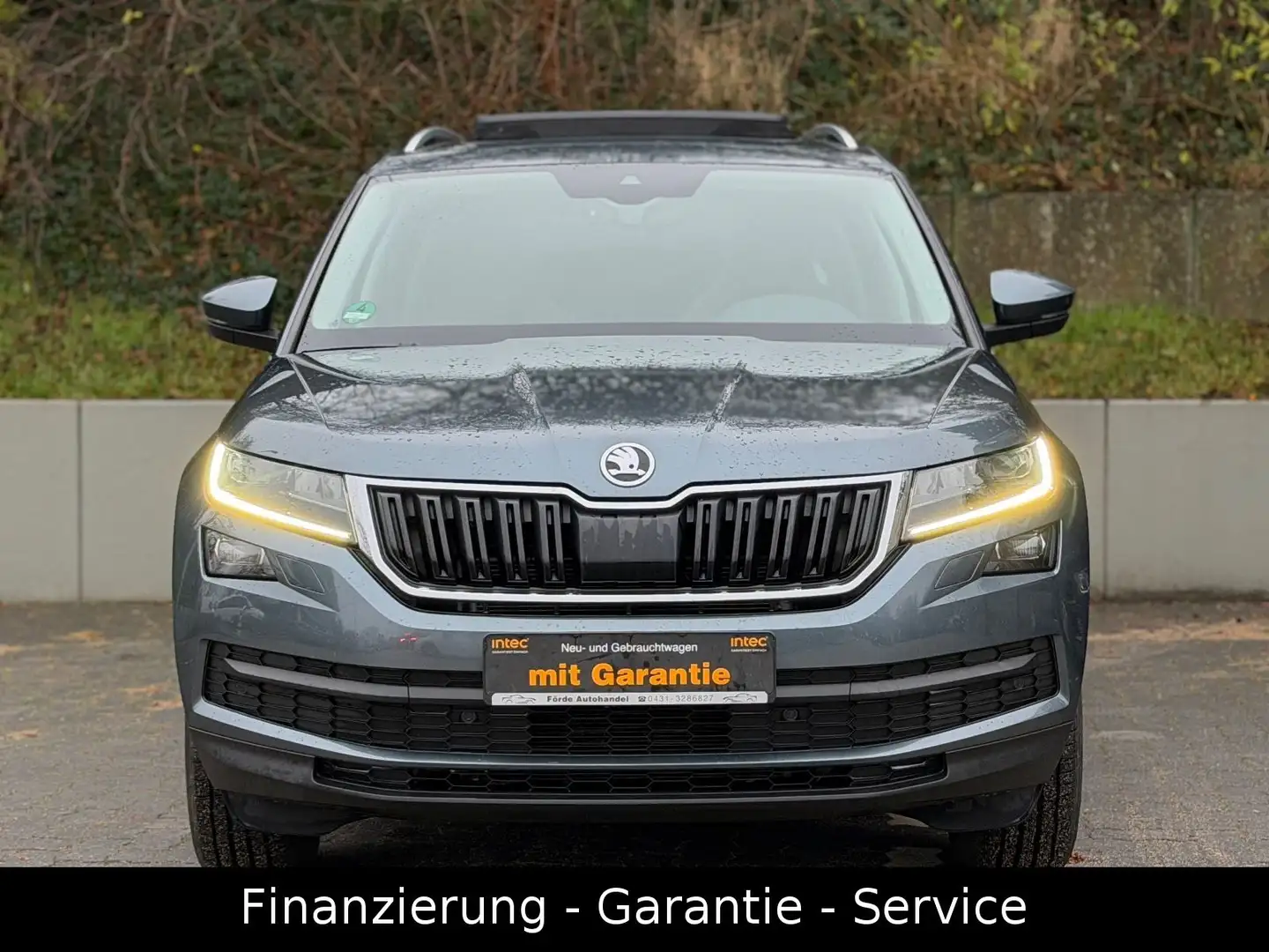 Skoda Kodiaq 2.0 TDI/RS SITZE/AHK/STDHGZ/KEYLESS/PANO Grau - 2