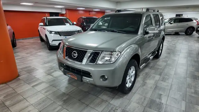 Nissan Pathfinder 2.5dCi LE
