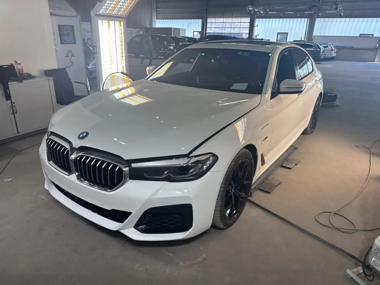 BMW 545 e xDRIVE LIMOUSINE M SPORT SHADOW 19/eGSD/H&K Alb - 1