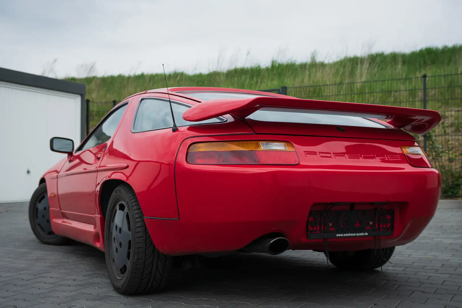 Porsche 928 Червоний - 2