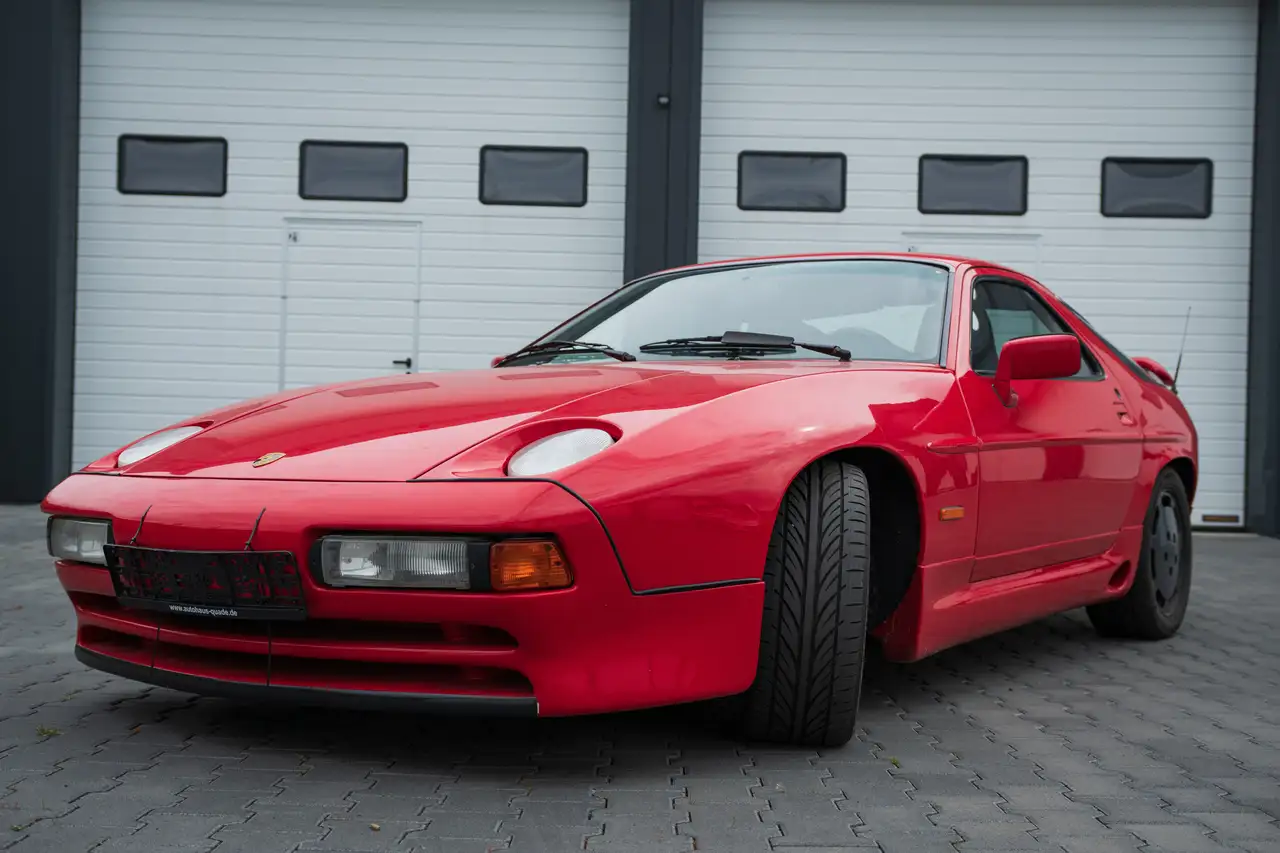 Porsche 928