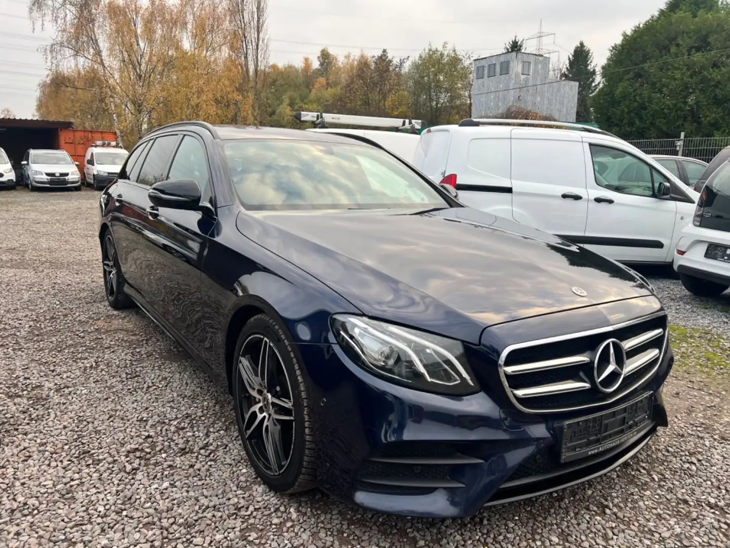 Mercedes-Benz E 350 AMG LINE Blau - 2