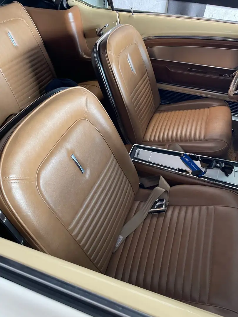 Ford Mustang Cabriolet  Automatik 8 Zylinder Weiß - 2