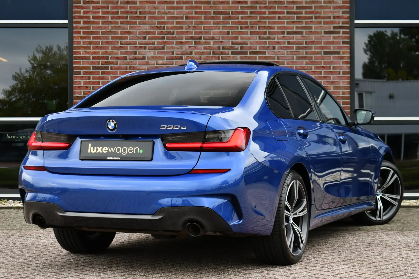 BMW 330 3-serie 330e M-Sport Pano 360 HUD H/K Laser 19inch Blau - 2