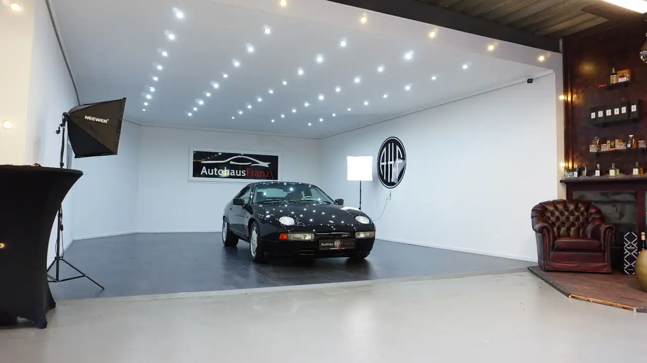 Porsche 928