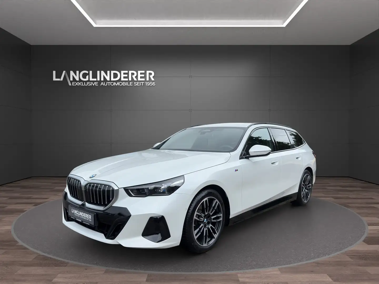 BMW 520 d Touring MSport NP80279,- Standhzg. ParkingAssist Weiß - 1