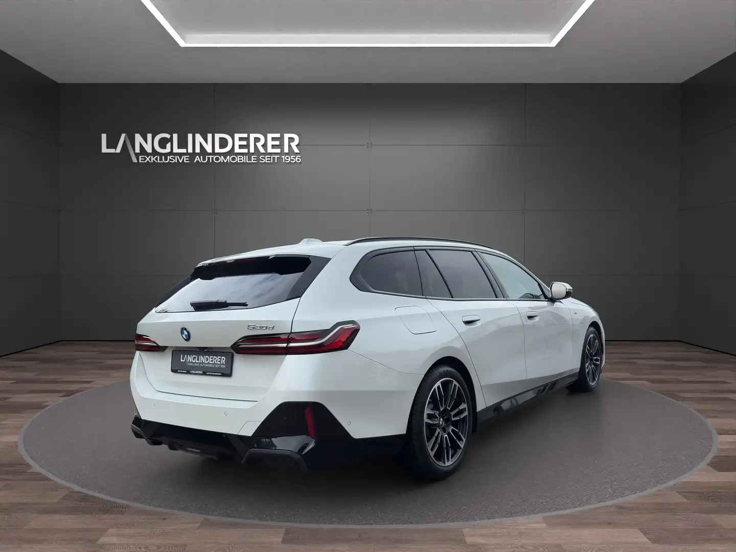 BMW 520 d Touring MSport NP80279,- Standhzg. ParkingAssist Weiß - 2