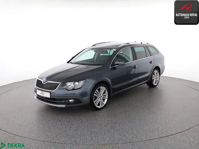 Skoda Superb Superb Combi 2.0 TDI MEMORY SPORTSITZE,LEDER,1HD