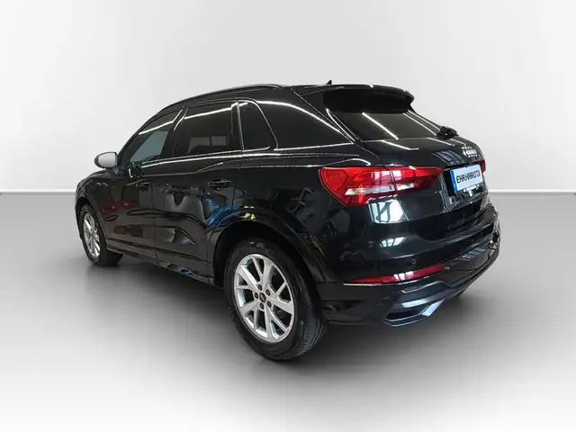 Audi Q3 view 9
