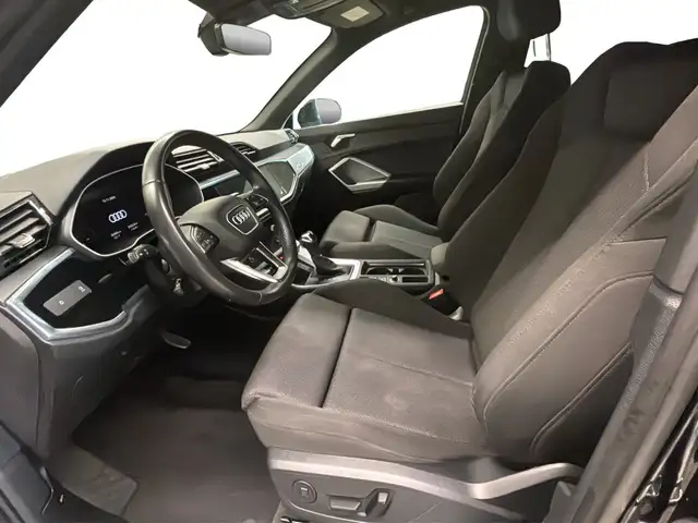 Audi Q3 view 12