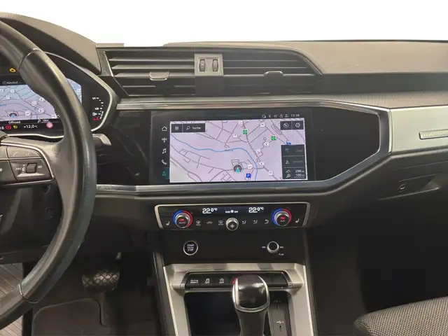 Audi Q3 view 15