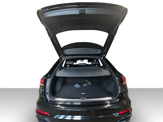 Audi Q3 view 10