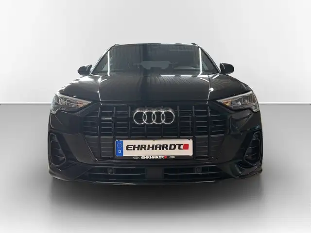 Audi Q3 view 3