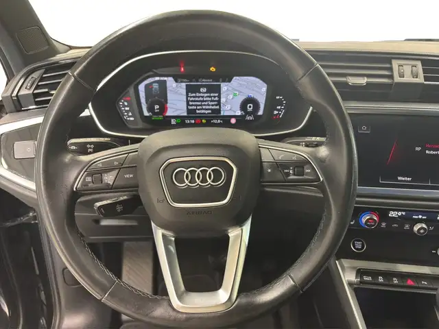 Audi Q3 view 14
