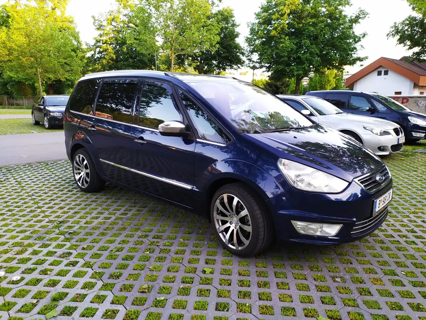 Ford Galaxy Galaxy Titanium 2,0 TDCi DPF Titanium Blau - 1