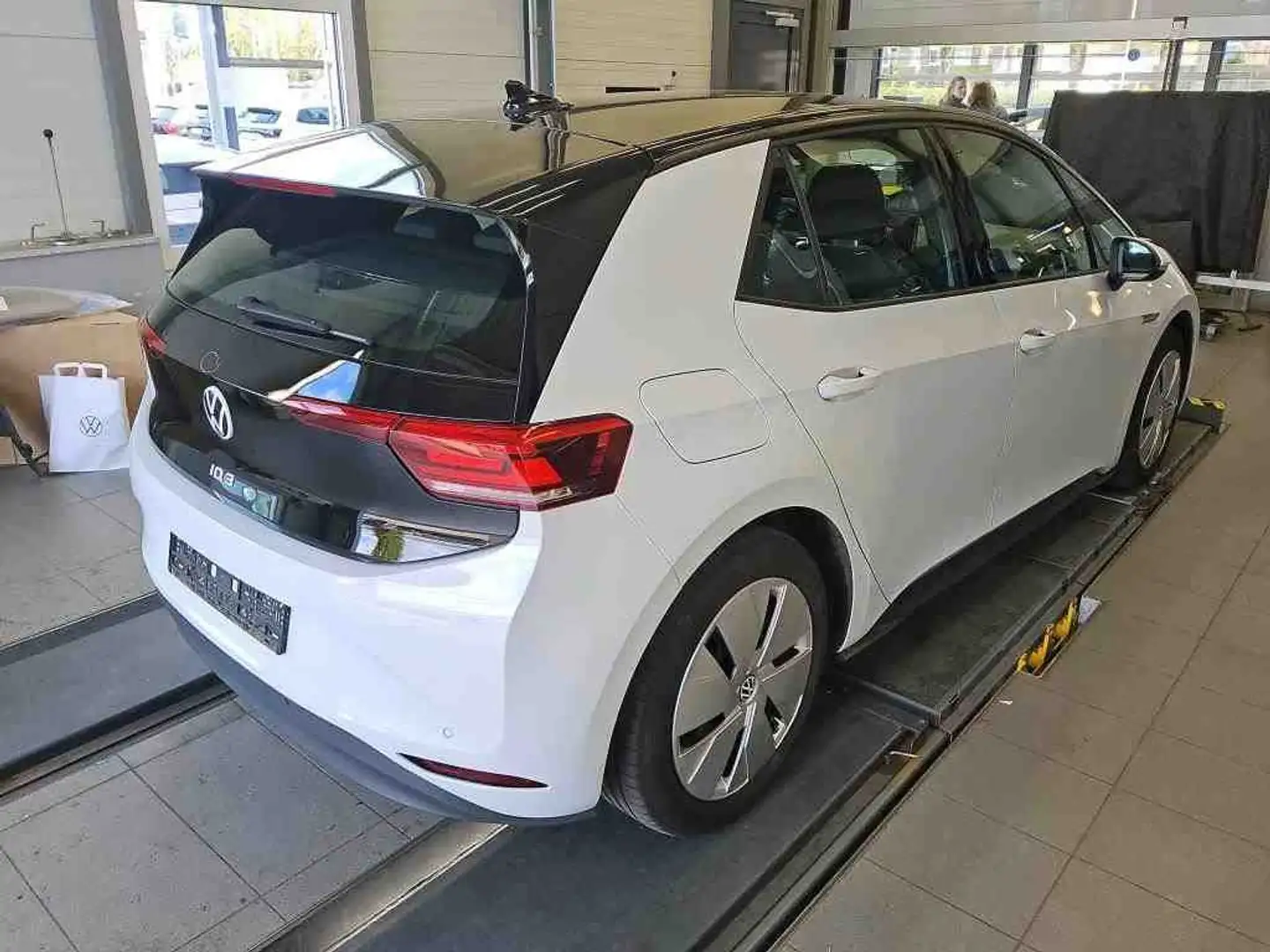 Volkswagen ID.3 Pro 3,99% StandHZG Navi Digitales Cockpit LED Klim Weiß - 2