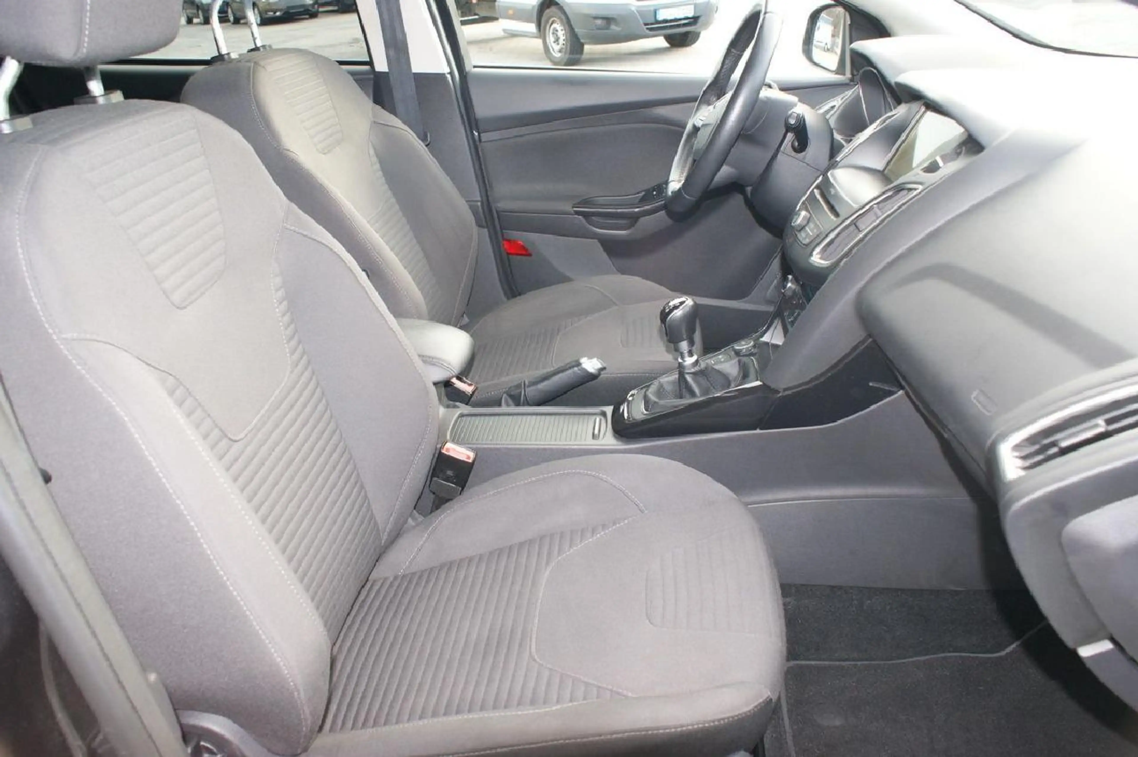 Ford Focus Titanium Navi Alu Xenon AHK — photo 6