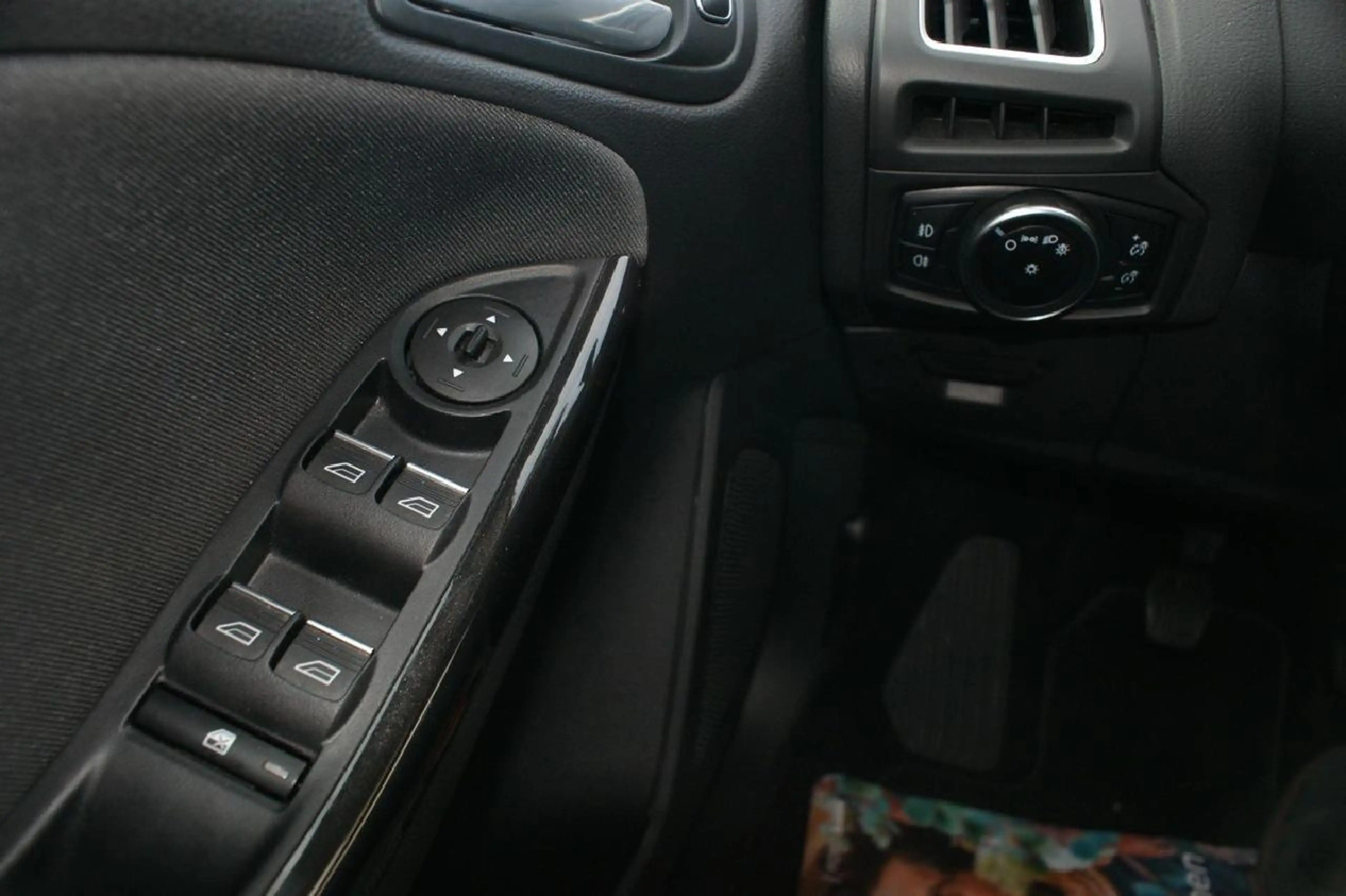 Ford Focus Titanium Navi Alu Xenon AHK — photo 10